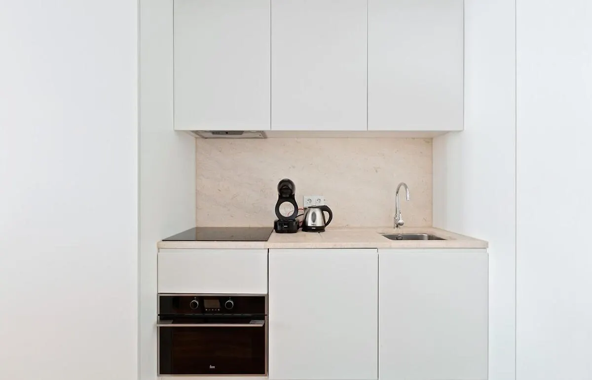 Spacious 1 Bedroom Apartment Near Baixa Lissabon