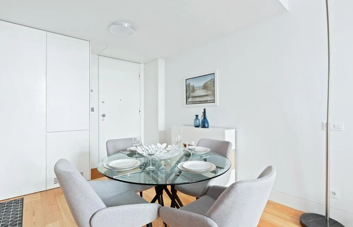Spacious 1 Bedroom Apartment Near Baixa Lissabon