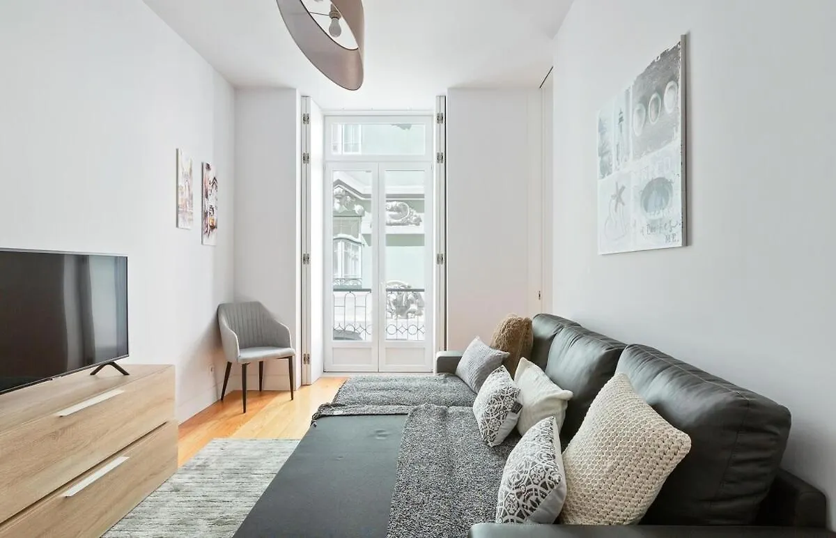 Spacious 1 Bedroom Apartment Near Baixa Lissabon