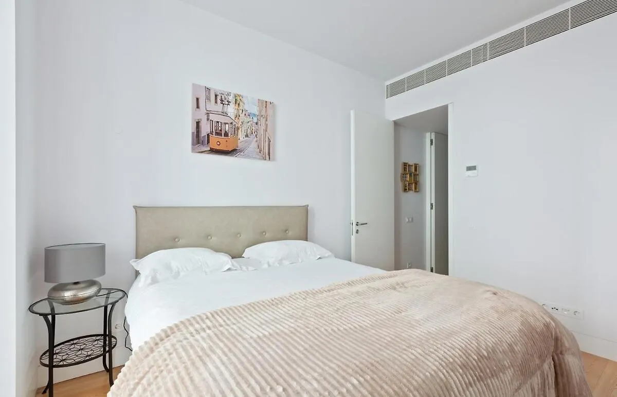 Spacious 1 Bedroom Apartment Near Baixa Lisboa