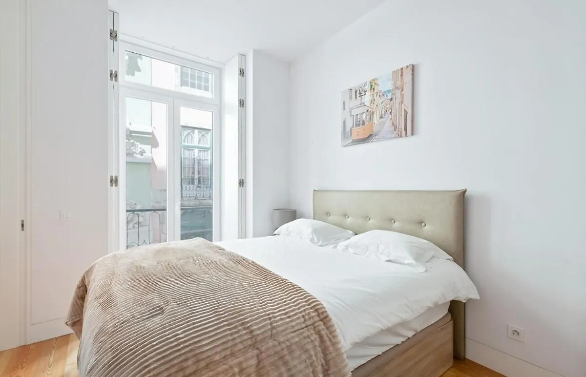 Spacious 1 Bedroom Apartment Near Baixa Lisboa