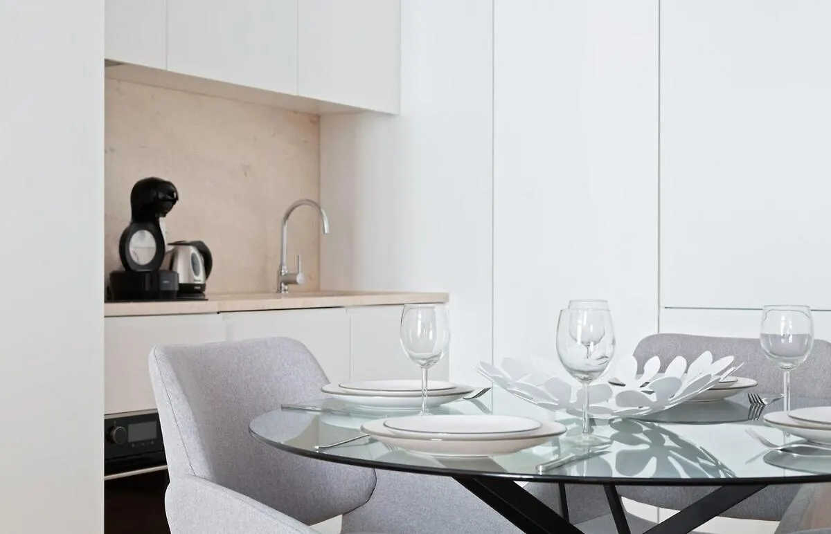 Spacious 1 Bedroom Apartment Near Baixa Lissabon
