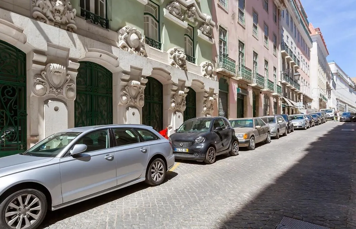 Spacious 1 Bedroom Apartment Near Baixa Lissabon